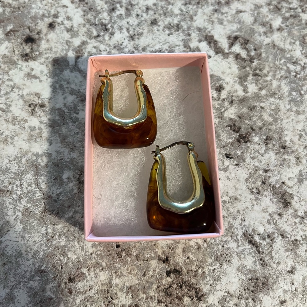 Tortoise Shell Pattern Gold Tone Earrings